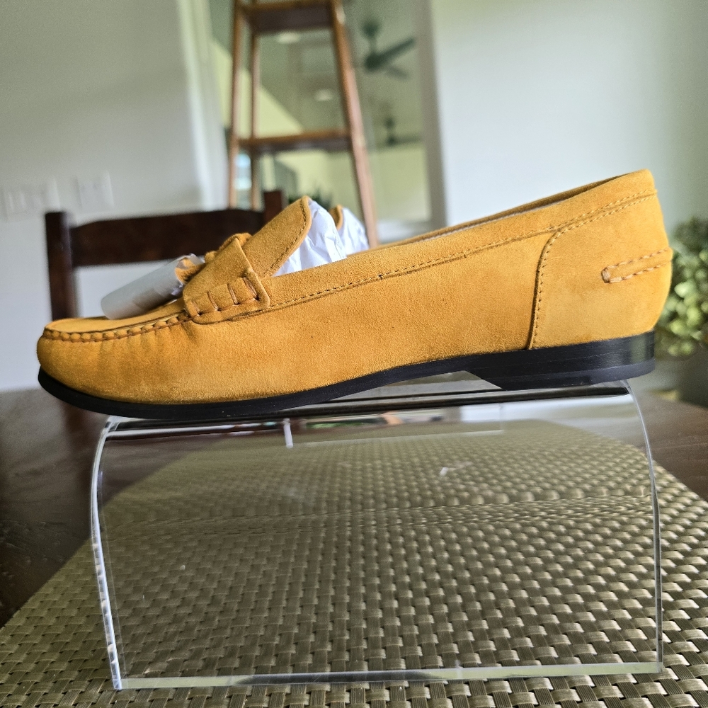 Cole Haan Yellow Gold Moccasin Flats. Used in good condition - Picture 7 of 11